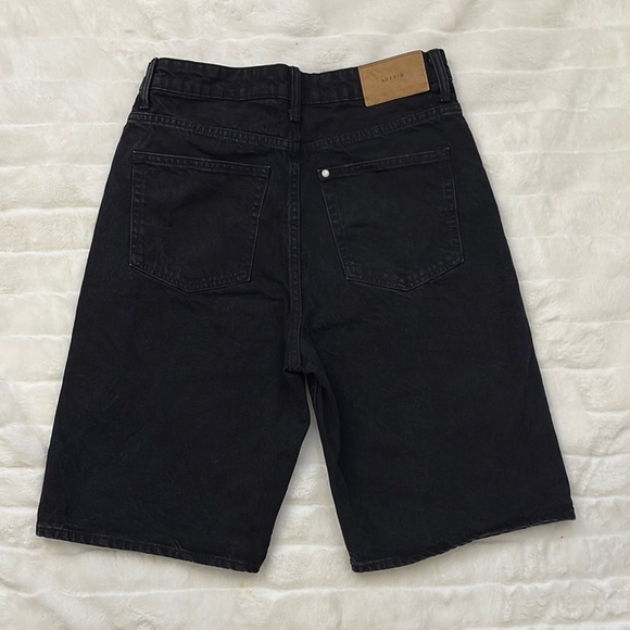 H&M‎ Relaxed Black Jean Shorts for Effortless Style 6 - Picture 2 of 13
